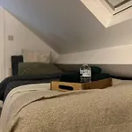 Lovely 2-Bedroom Duplex W/ Balcony In Brussels