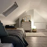 Lovely 2-Bedroom Duplex W/ Balcony In Brussels