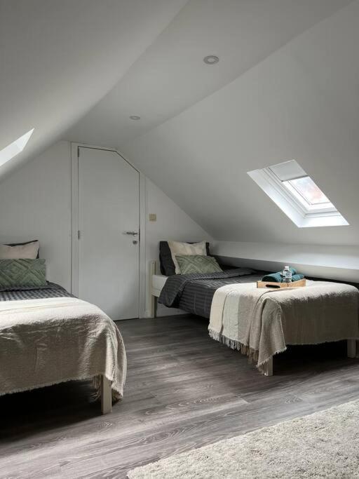 Lovely 2-bedroom Duplex W/ Balcony In Apartment