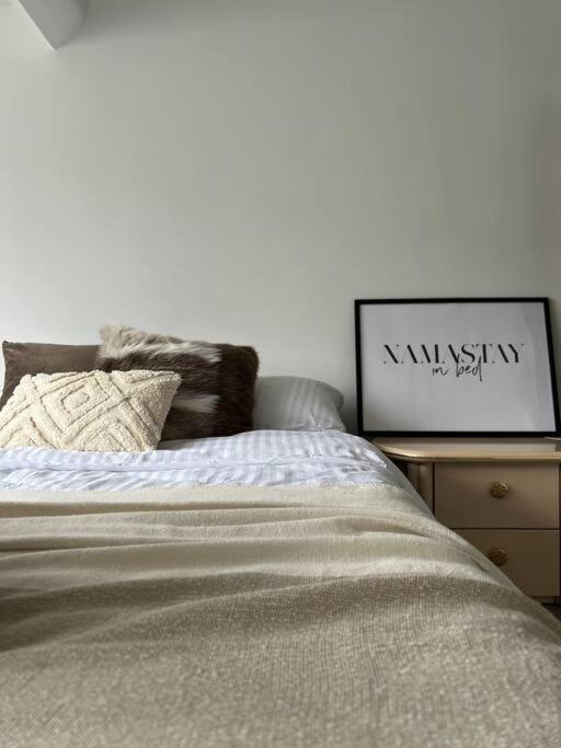 Lovely 2-bedroom Duplex W/ Balcony In Brussels