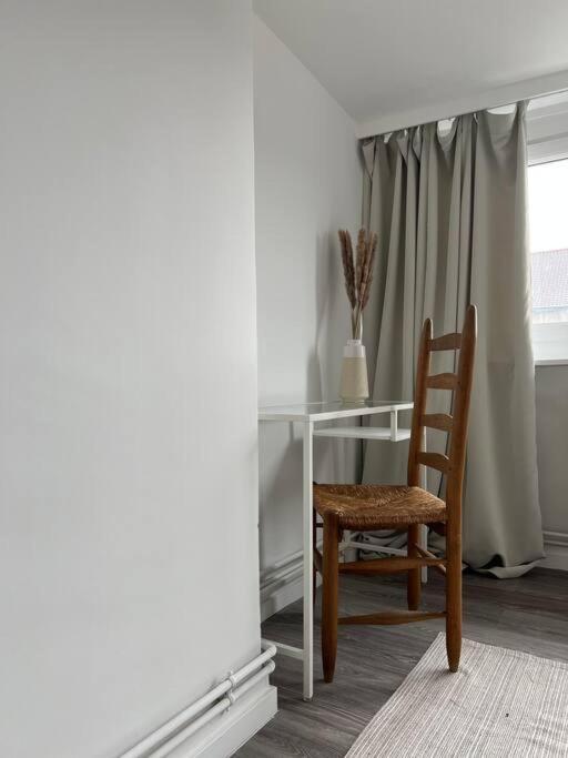 Lovely 2-bedroom Duplex W/ Balcony In Apartment *